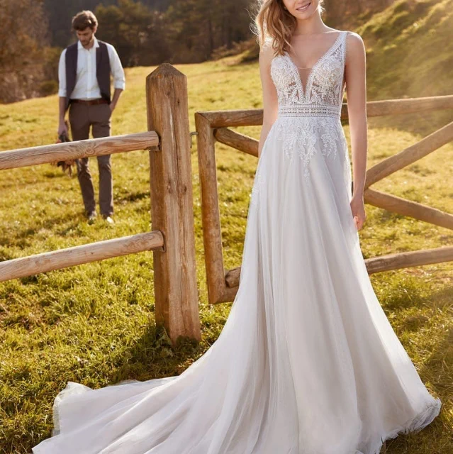 Rocío Saugar Novias: Vestidos y trajes de novia novio y madrina