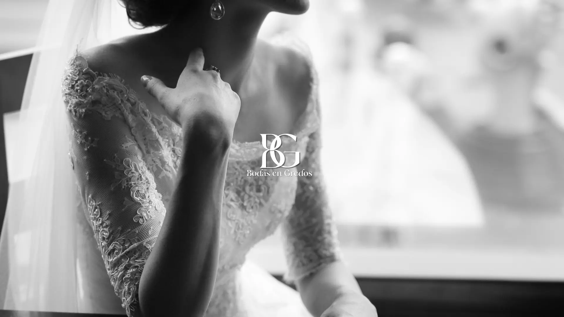 Moda Bodas Vestidos y trajes de novia y novio, vestidos de madrina y fiesta