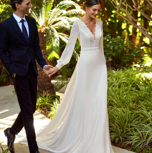 Rocío Saugar Novias: Vestidos y trajes de novia novio y madrina